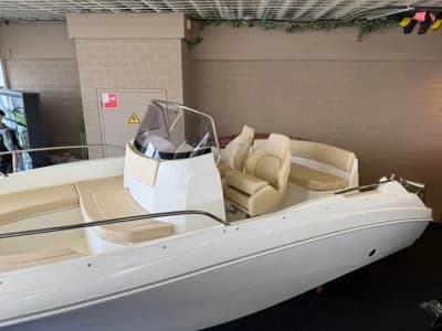 AM Yacht 520 Open 4