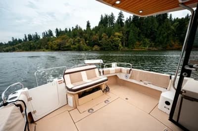 Cutwater 30 Sedan 3