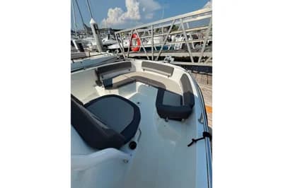 Jeanneau Cap Camarat 7.5 CC Serie 3 2