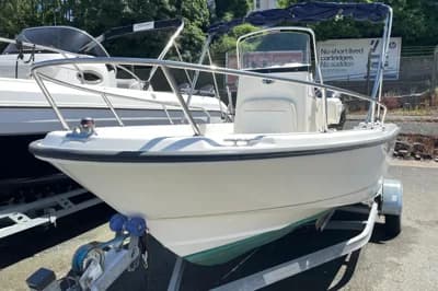 Boston Whaler 190 Outrage 2015 engine 2
