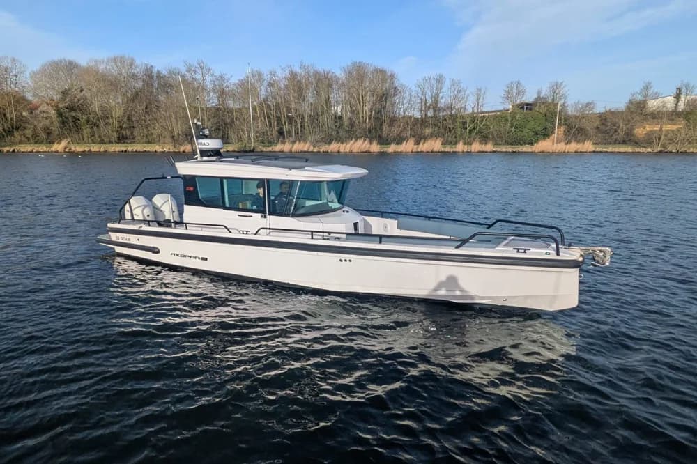 Axopar 28 Cabin