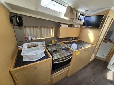 2018 Beneteau Oceanis 38.1 Boat for Sale in Nanny Cay 5