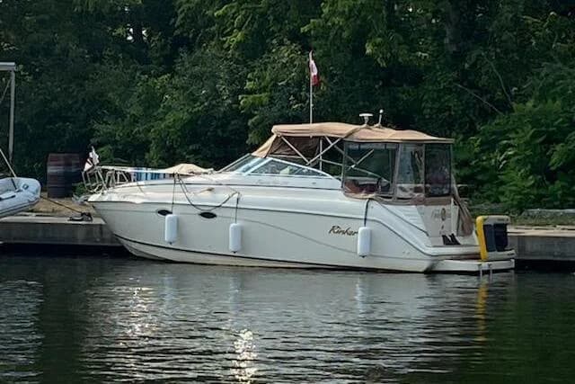 Rinker Fiesta Vee 270