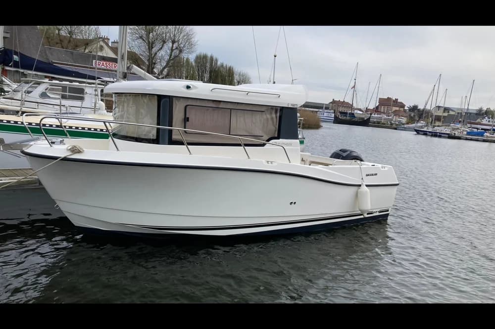 Quicksilver 675 Pilothouse