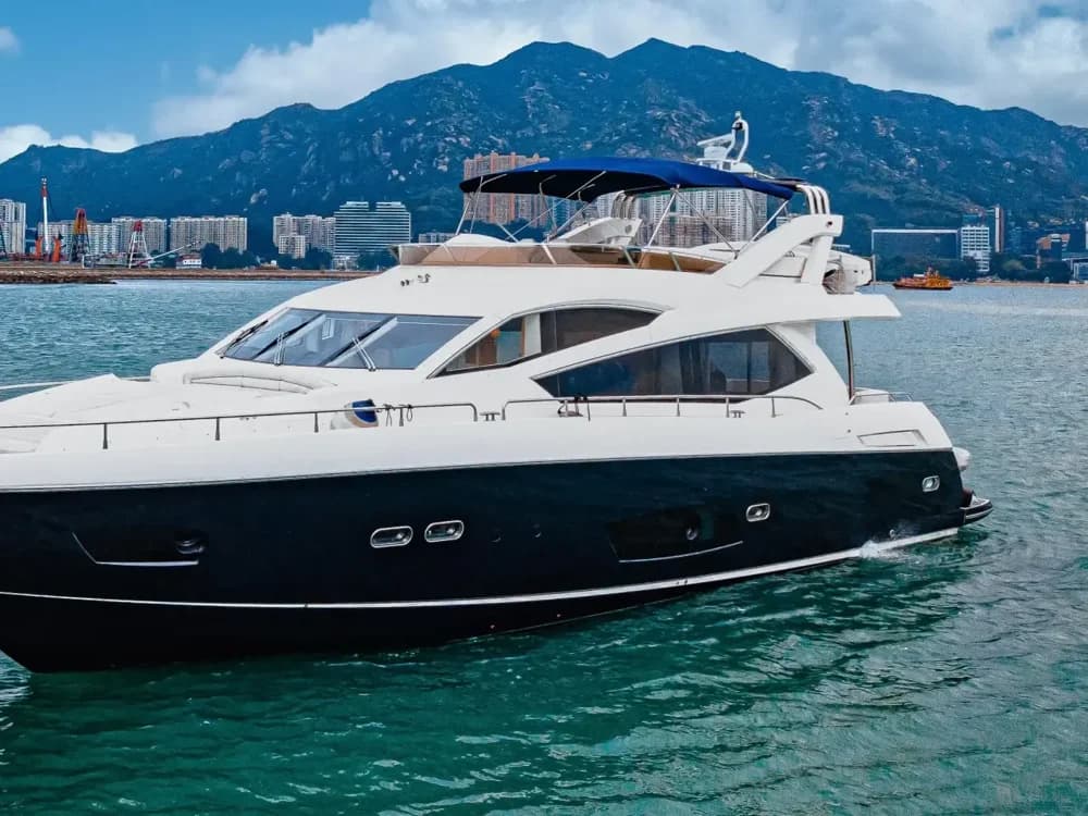 2011 Sunseeker Manhattan 73 Boat for Sale