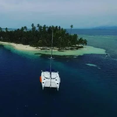 2001 Lagoon 380 Boat for Sale in Naisoso Island 2