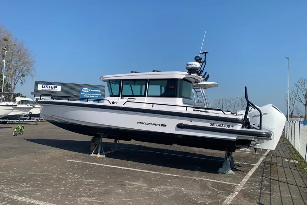 Axopar 28 Cabin