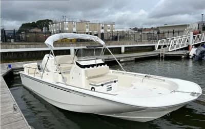 Boston Whaler 210 Montauk 3