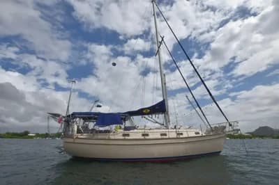 1996 Island Packet 37 Boat for Sale in Willemstad 2