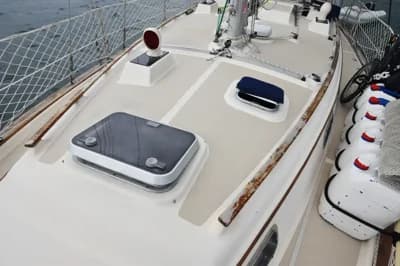 1996 Island Packet 37 Boat for Sale in Willemstad 3