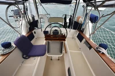 1996 Island Packet 37 Boat for Sale in Willemstad 4