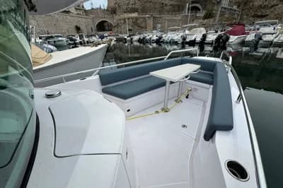 Axopar 28 Cabin 2