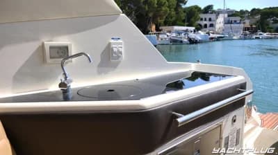 Sea Ray 320 Sundancer 3