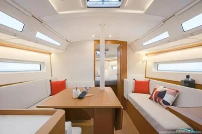 Jeanneau Sun Odyssey 380 2