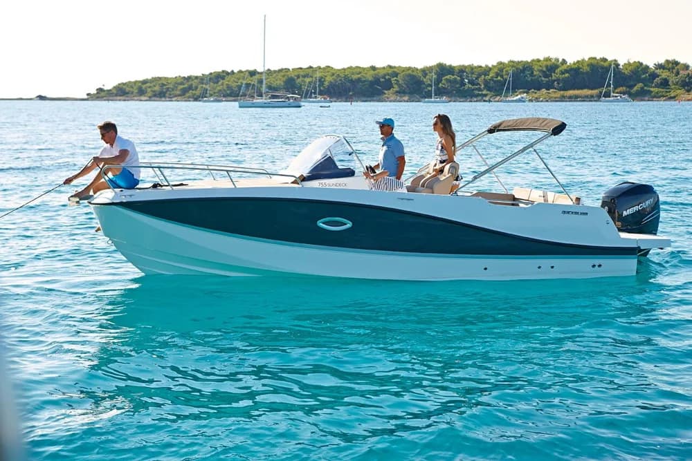 Quicksilver Activ 755 Sundeck mit 175 PS und Trailer