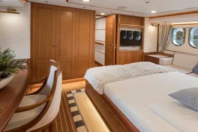 2017 Van der Valk Continental II 23M | 76.1 ft 3