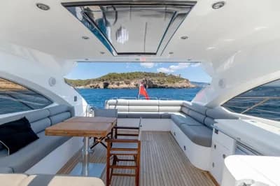 2010 Sunseeker Predator 60 | 65.4 ft 3
