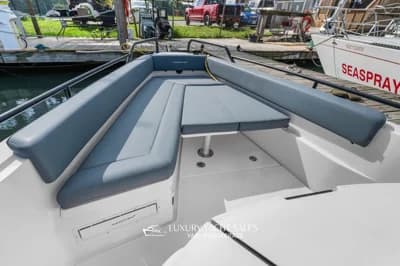 2023 Axopar 28 Cabin | 30.1 ft 3