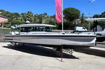 2022 Axopar 37 XC Cross Cabin | 12m 2