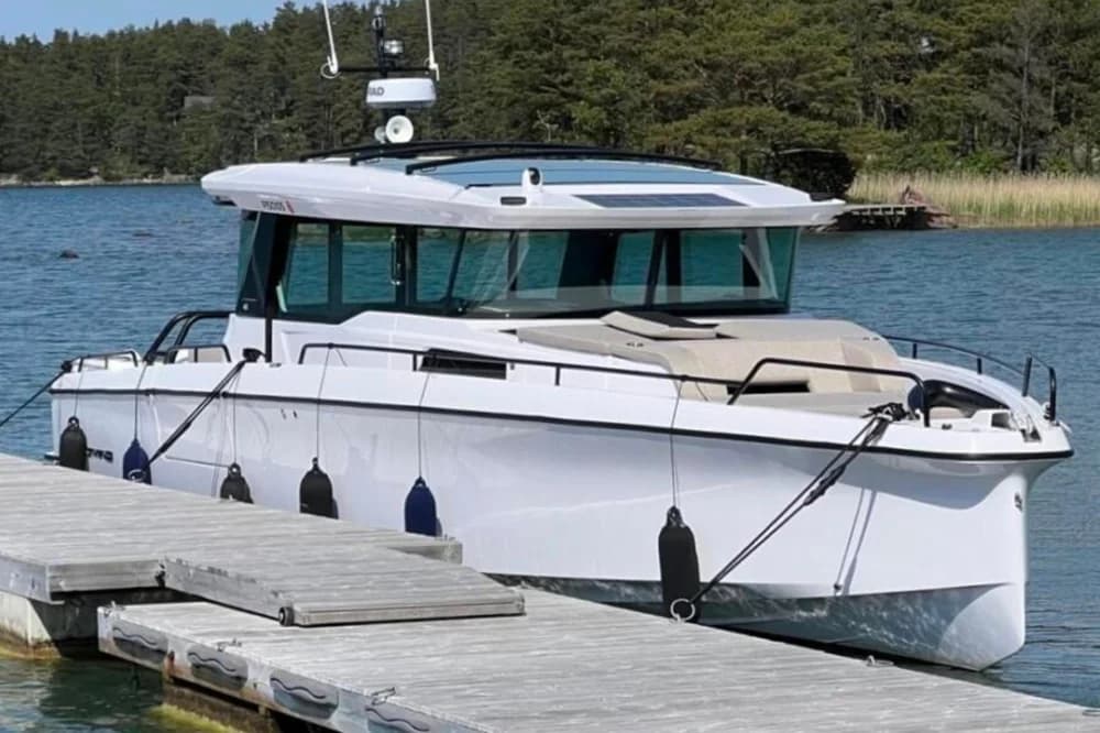 2025 Axopar 45 XC Cross Cabin | 45.6 ft