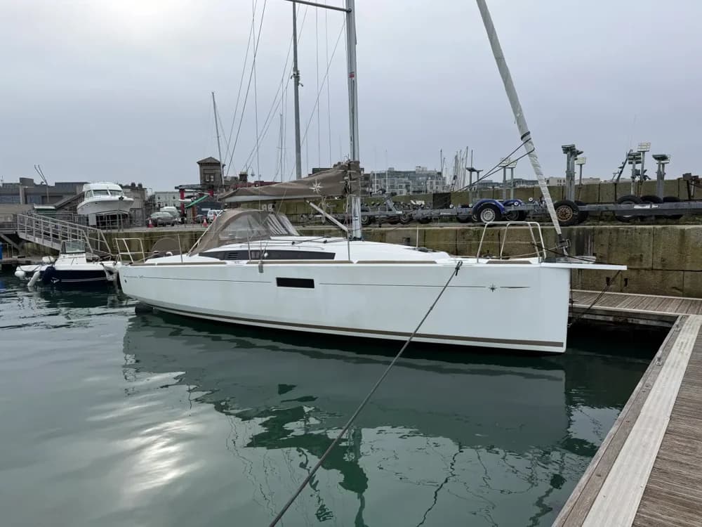 2017 Jeanneau Sun Odyssey 349 Boat for Sale in Dún Laoghaire
