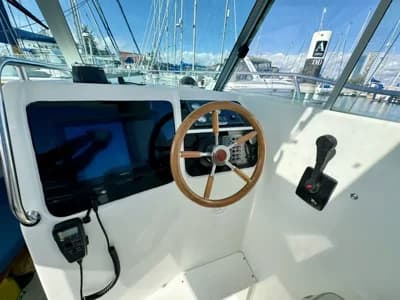 2005 Jeanneau Merry Fisher 695 Boat for Sale in Gosport 2