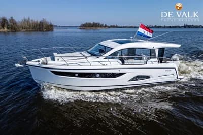 Sealine C390 2