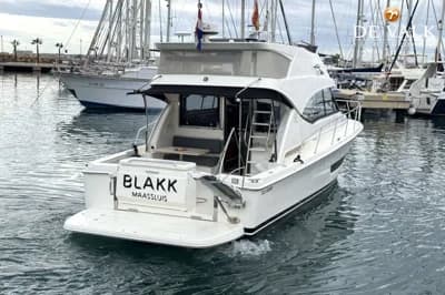 Riviera 39 Open Flybridge 2