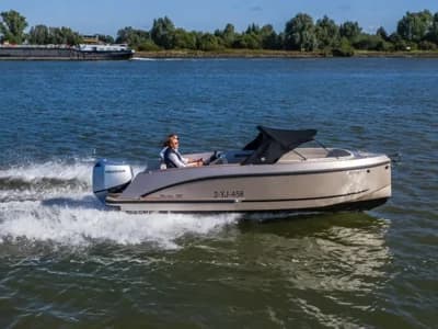 Maxima 580 Sport Lounge Boat for Sale 2