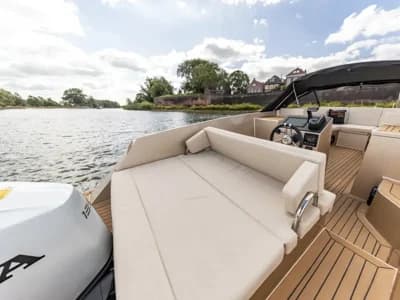 Maxima 580 Sport Lounge Boat for Sale 3