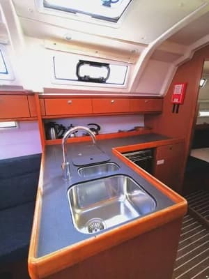 Bavaria Cruiser 37 3