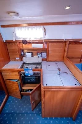 Bavaria 37-2 4