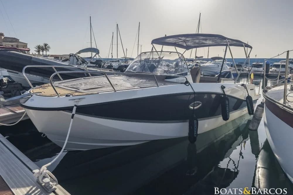 Quicksilver Activ 755 Sundeck