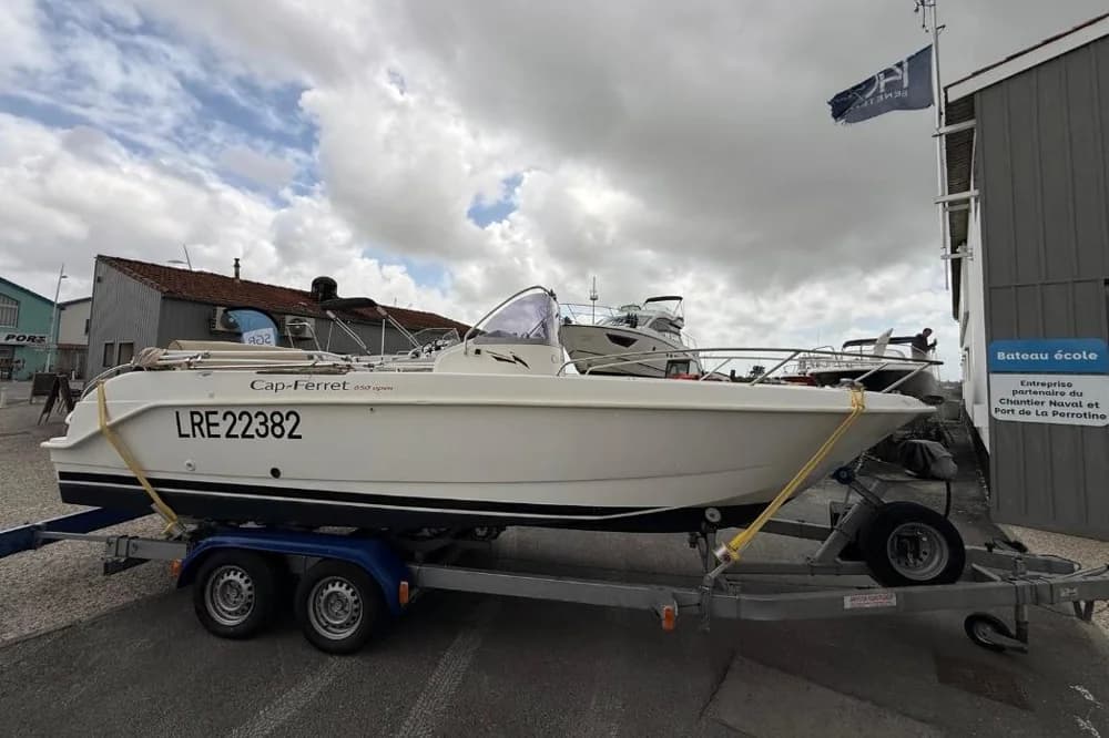 B2 Marine Cap Ferret 650 Open