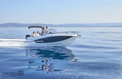 Quicksilver Activ 675 Sundeck 3