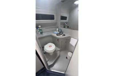 Sea Ray 310 Express Cruiser 3