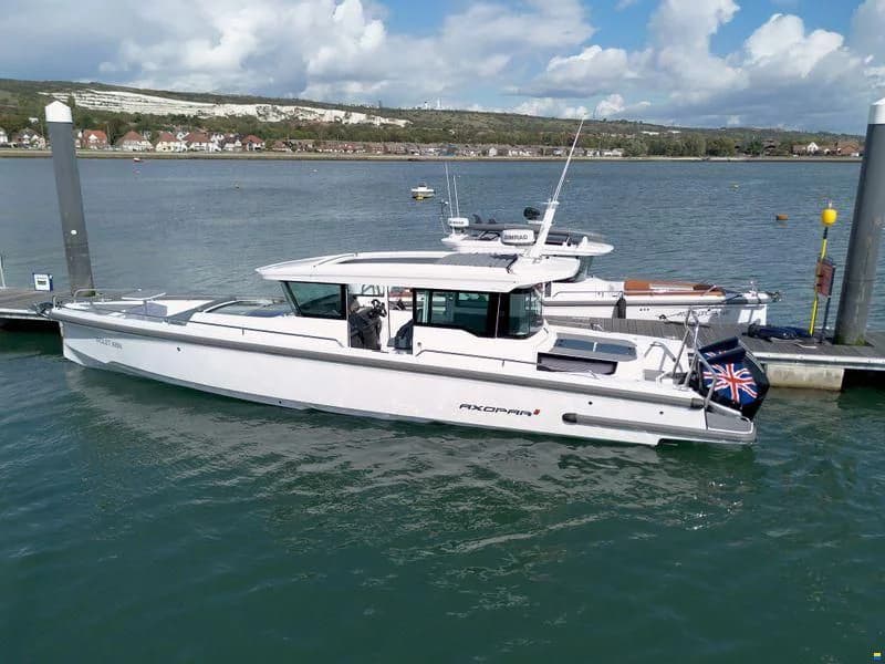 Axopar 37XC Cross Cabin