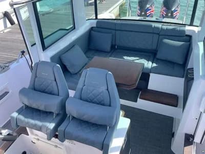 Axopar 37XC Cross Cabin 5