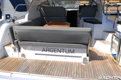 Sealine S330 2