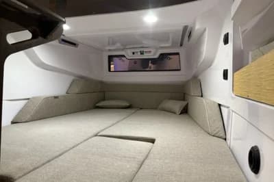 Axopar 29 XC Cross Cabin 3