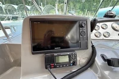 Cruisers 320 Express 2