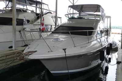 Cruisers Yachts 395 Motoryacht 2