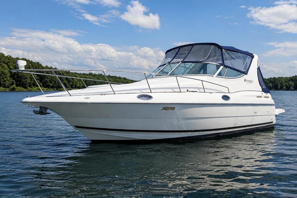 Cruisers Yachts 3075 Express