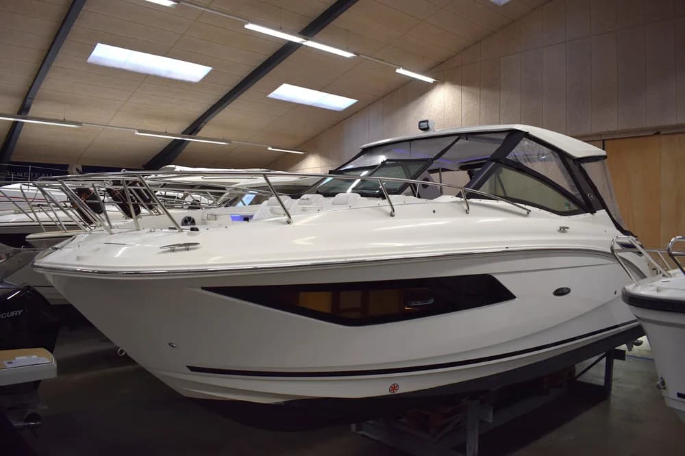 Sea Ray Sundancer 320 Outboard