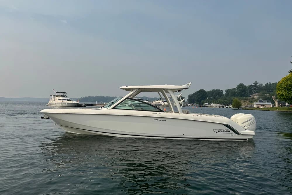 Boston Whaler 320 Vantage DC
