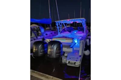 Robalo R317 Dual Console 2