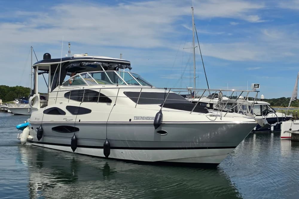 Cruisers Yachts 455 Express Motoryacht