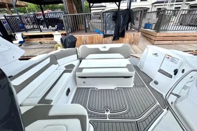Monterey 335 Sport Yacht 2