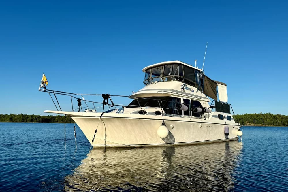 Canoe Cove 42 Tri Cabin