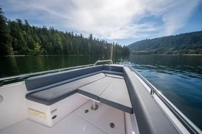 Axopar 28 Cabin 3